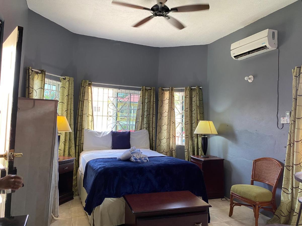 A Taste Of Jamaica Lavern'S Place Ocho Rios Exterior photo