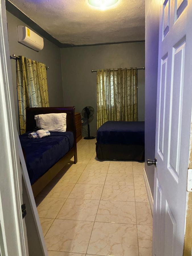 A Taste Of Jamaica Lavern'S Place Ocho Rios Exterior photo